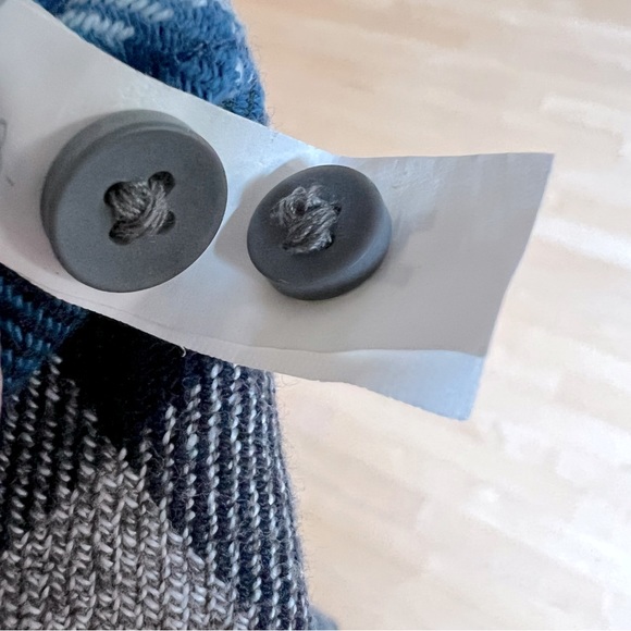 American Eagle Plaid Flannel Long Sleeve Button Down Shirt - Picture 16 of 16